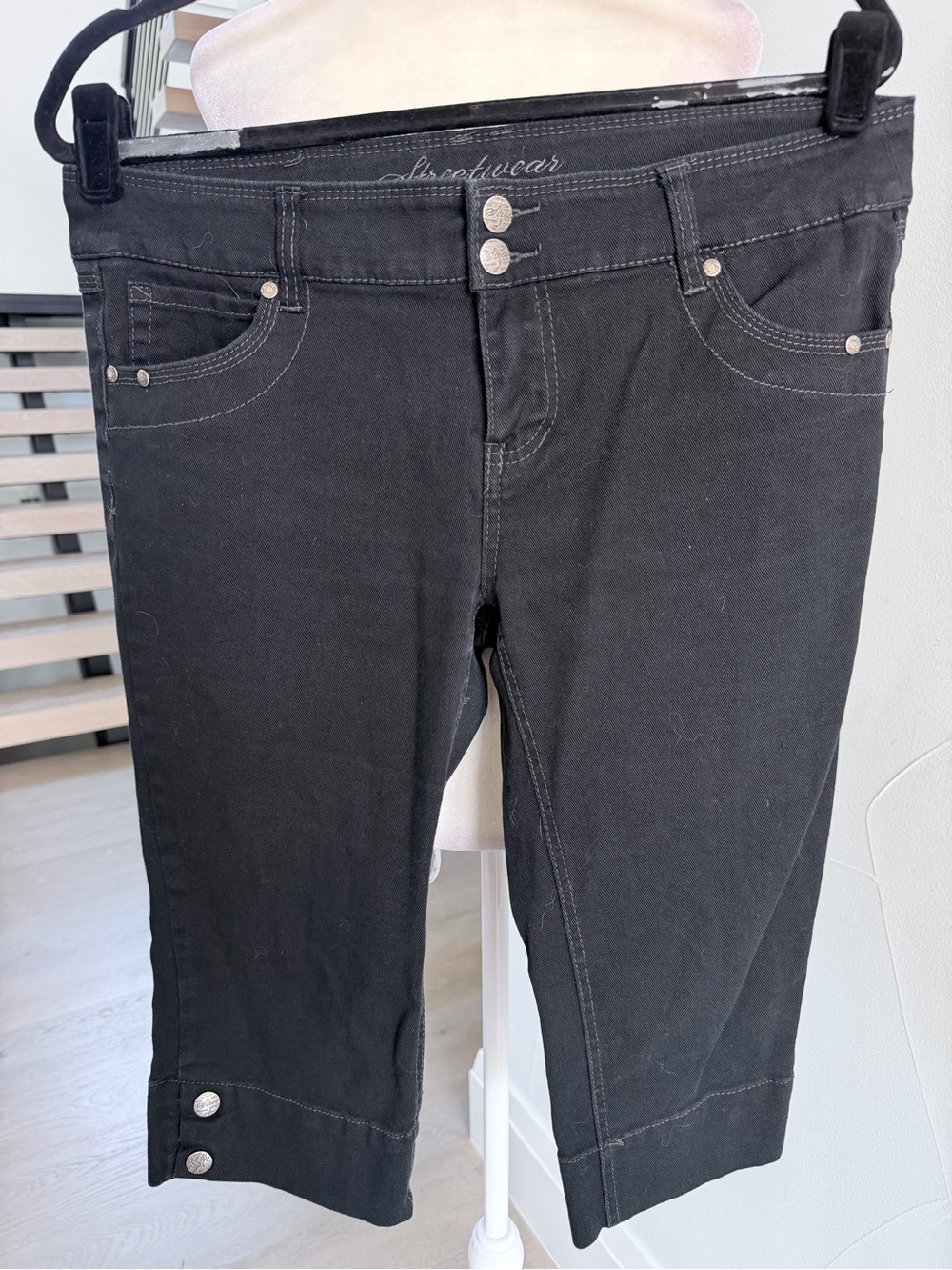 Black Women’s Capri Jeans - Sleek Everyday Style size 11